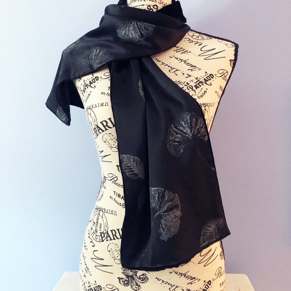 Black Velvet Reversible Scarf NWOT - Picture 2 of 3